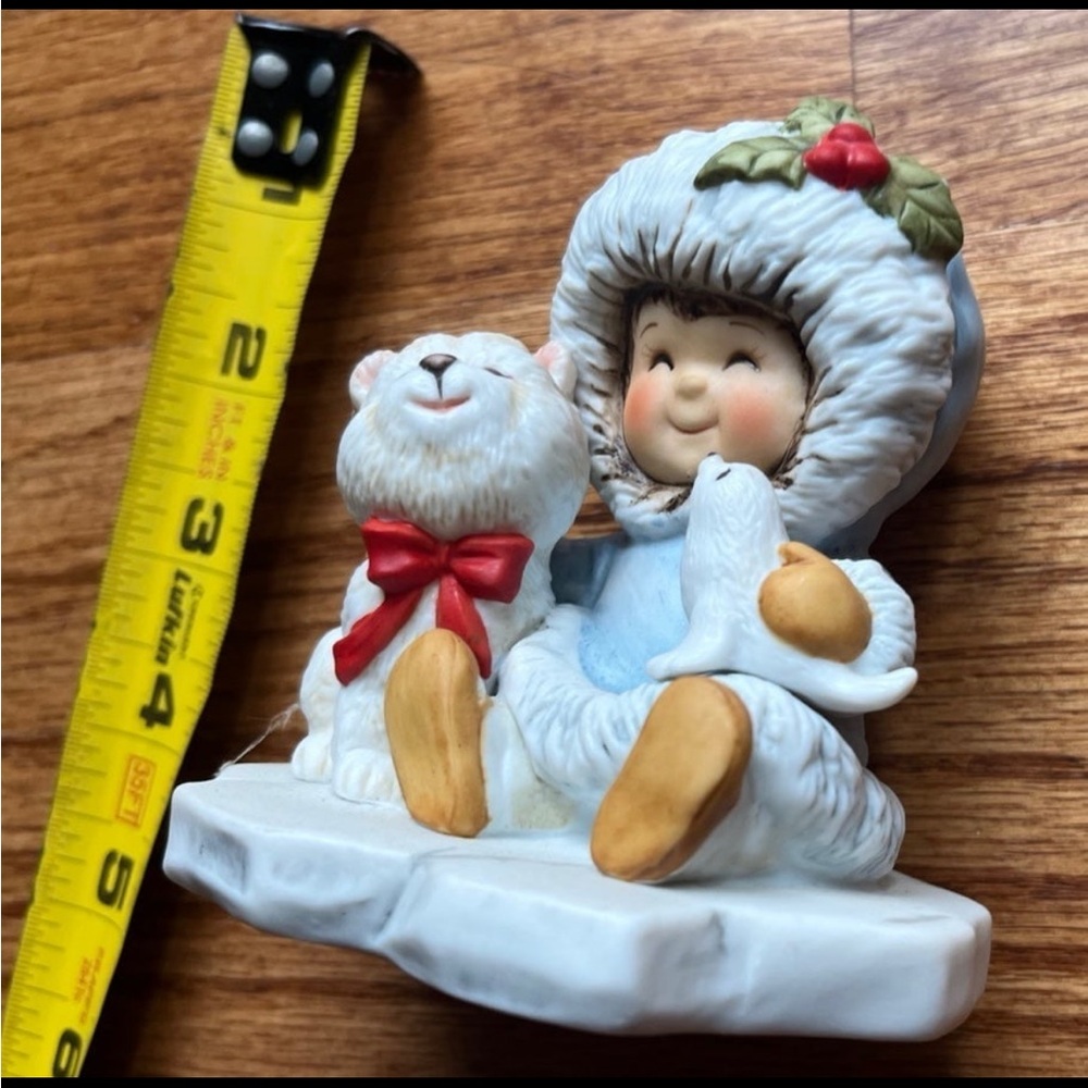 Enesco Collectible Figurine Eskimo girl with pup. Vintage 1980 - Picture 7 of 12